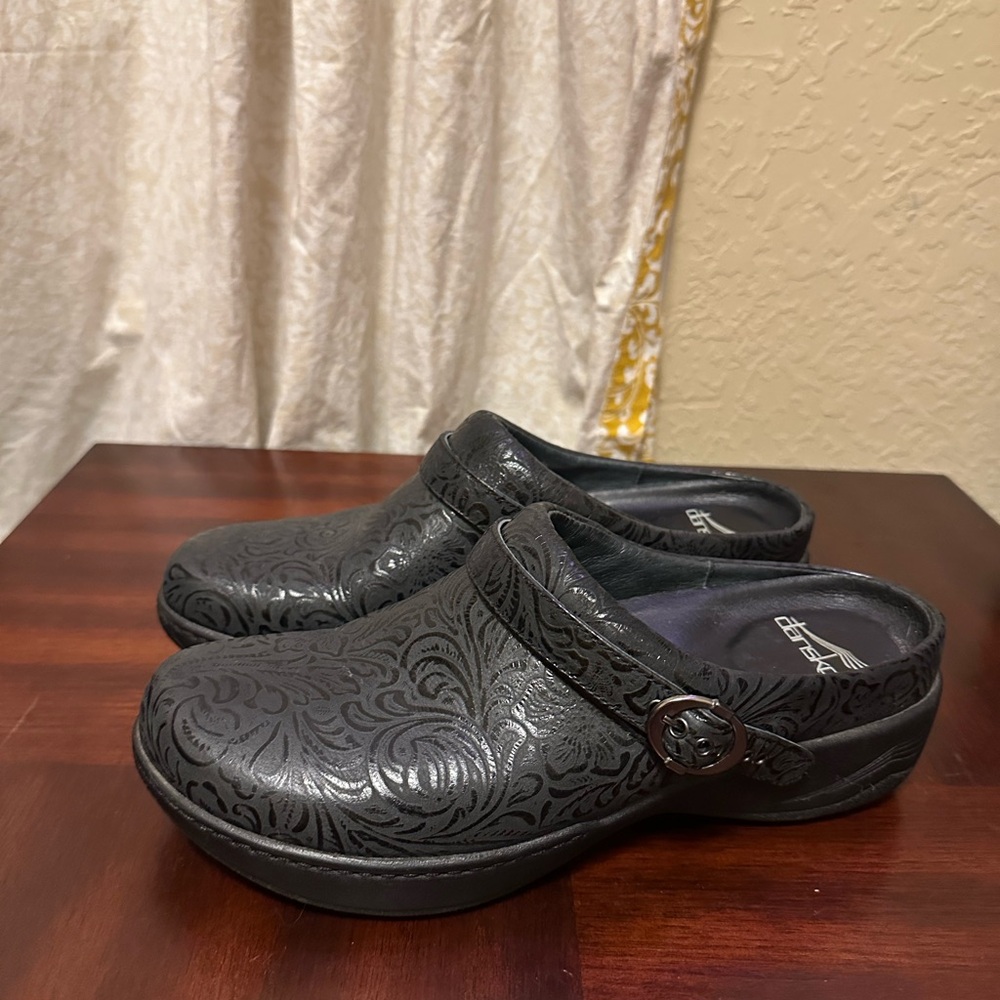 DANSKO XP Women's Black Leather Tooled Clogs Shoes Size EU 39/US 9 - Picture 2 of 6